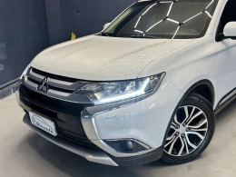 MITSUBISHI - OUTLANDER - 2015/2016 - Branca - R$ 125.000,00