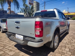 CHEVROLET - S10 - 2012/2013 - Prata - R$ 80.000,00