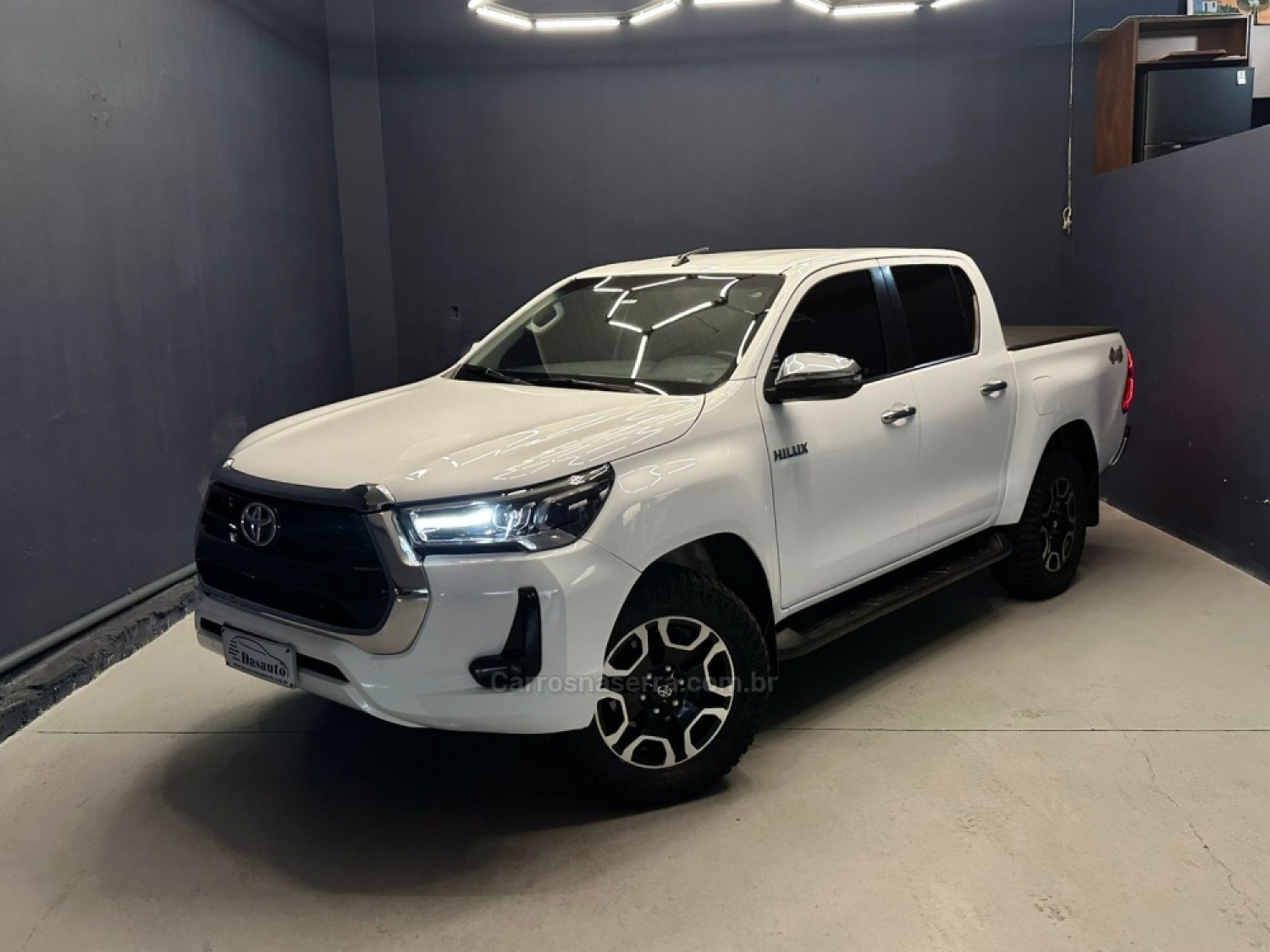 TOYOTA - HILUX - 2017/2018 - Branca - R$ 198.000,00