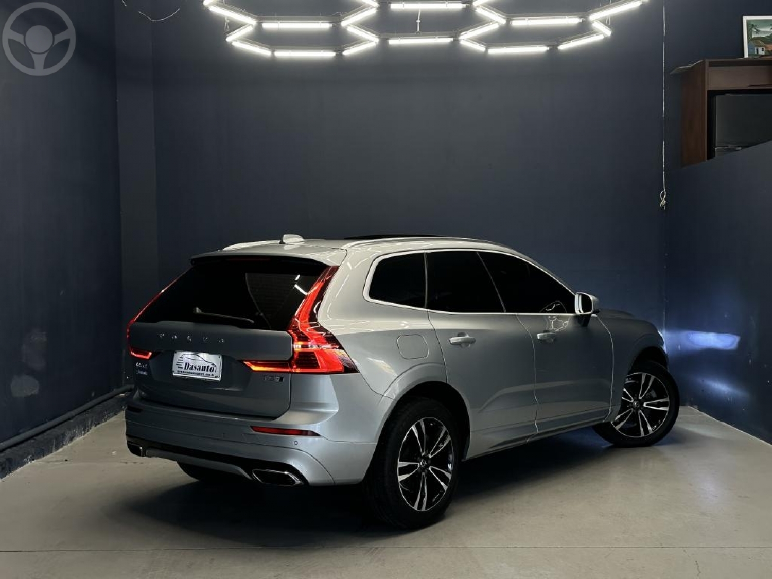 VOLVO - XC60 2.0 T5 R DESIGN TURBO 4P AUTOMÁTICO - 2017/2018 - PRATA - R$ 178.000,00