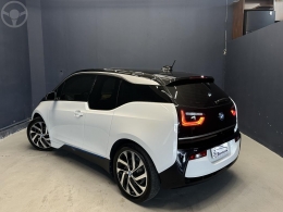 BMW - I3 BEV FULL ELÉTRICO 4P AUTOMÁTICO - 2021/2021 - BRANCA - R$ 240.000,00