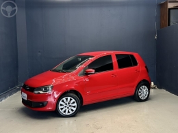 VOLKSWAGEN - FOX 1.0 MI 8V FLEX 4P MANUAL - 2011/2012 - VERMELHA - R$ 32.800,00