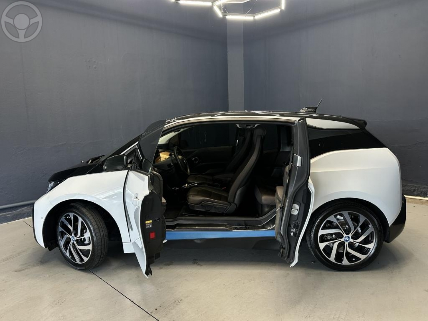 BMW - I3 BEV FULL ELÉTRICO 4P AUTOMÁTICO - 2021/2021 - BRANCA - R$ 240.000,00