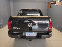 VOLKSWAGEN - AMAROK - 2022/2023 - Preta - R$ 238.000,00