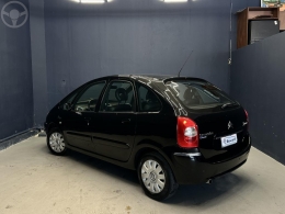 CITROËN - XSARA 1.6 I PICASSO EXCLUSIVE 16V FLEX 4P MANUAL - 2011/2012 - PRETA - R$ 33.000,00