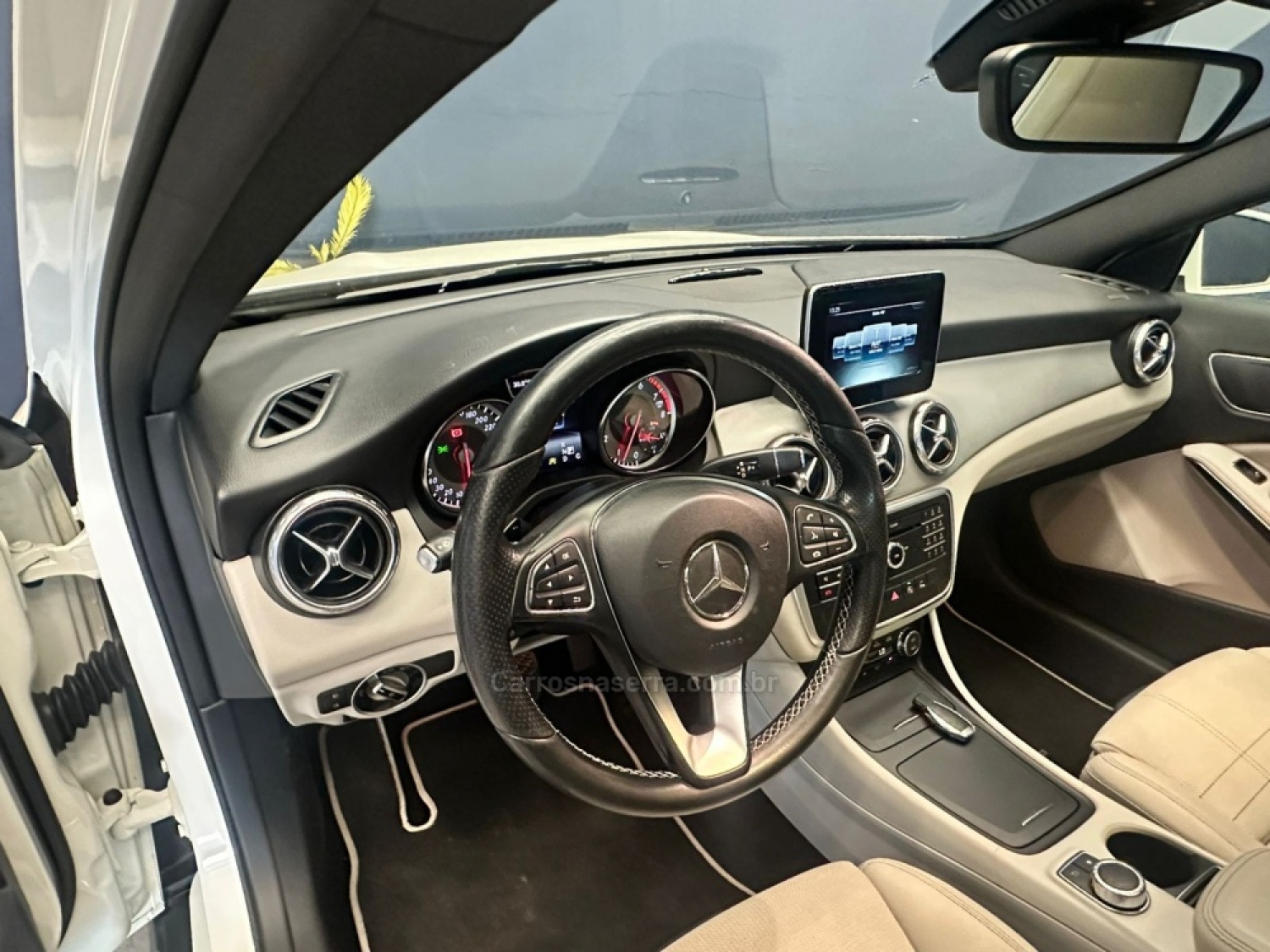 MERCEDES-BENZ - GLA 250 - 2016/2016 - Branca - R$ 128.000,00