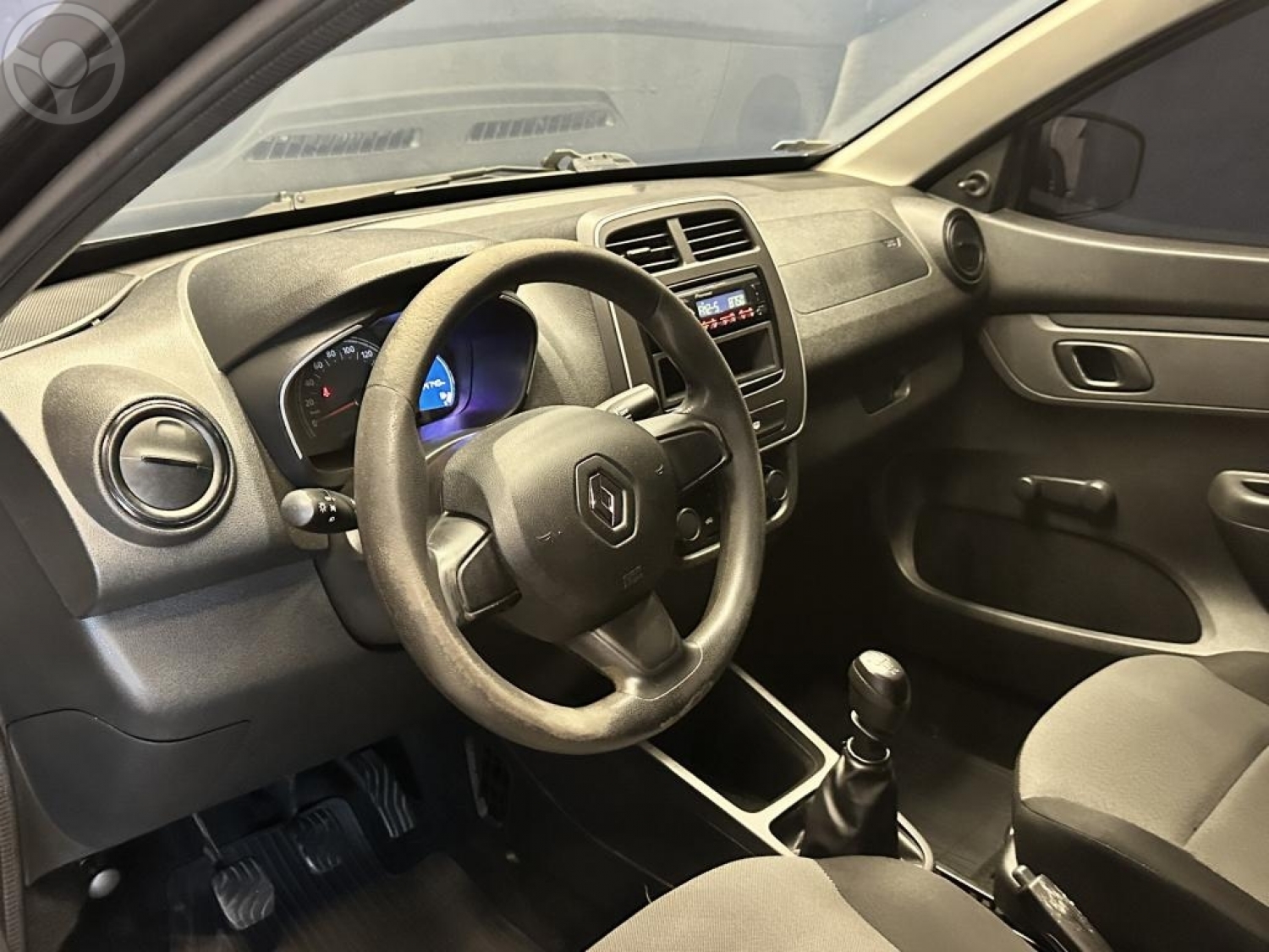 RENAULT - KWID 1.0 12V SCE FLEX LIFE MANUAL - 2017/2018 - PRETA - R$ 33.800,00