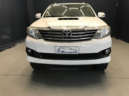 TOYOTA - HILUX SW4 - 2015/2015 - Branca - Sob Consulta