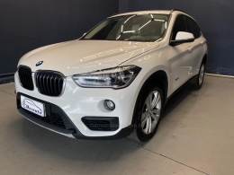 BMW - X1 - 2017/2018 - Branca - R$ 137.000,00