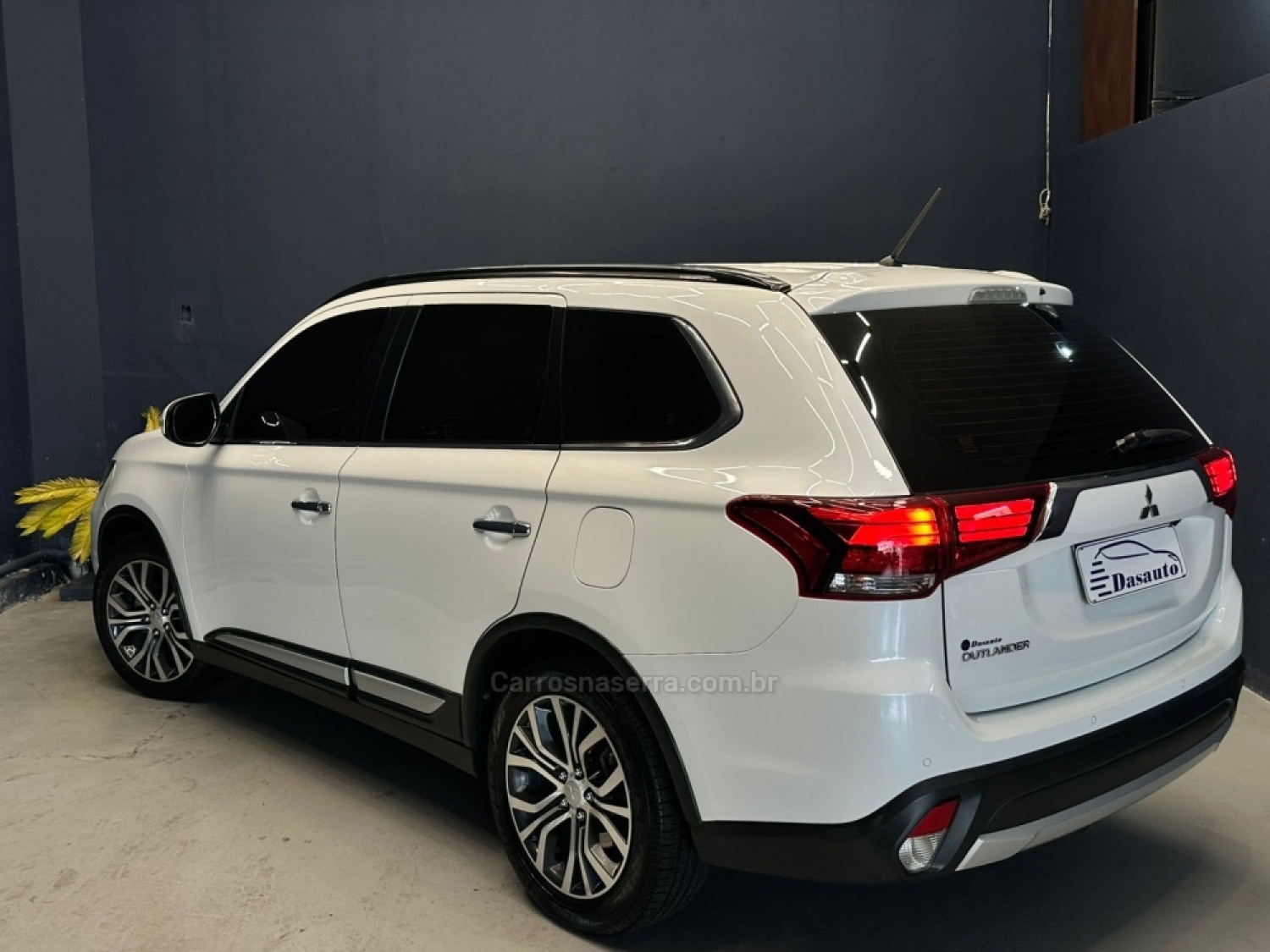 MITSUBISHI - OUTLANDER - 2015/2016 - Branca - R$ 125.000,00