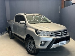 TOYOTA - HILUX - 2017/2017 - Prata - R$ 148.000,00