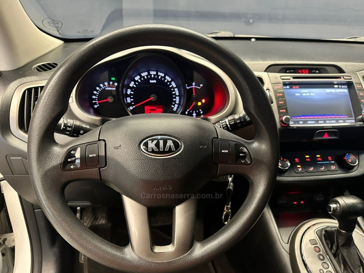 KIA MOTORS - SPORTAGE - 2013/2014 - Branca - R$ 75.000,00