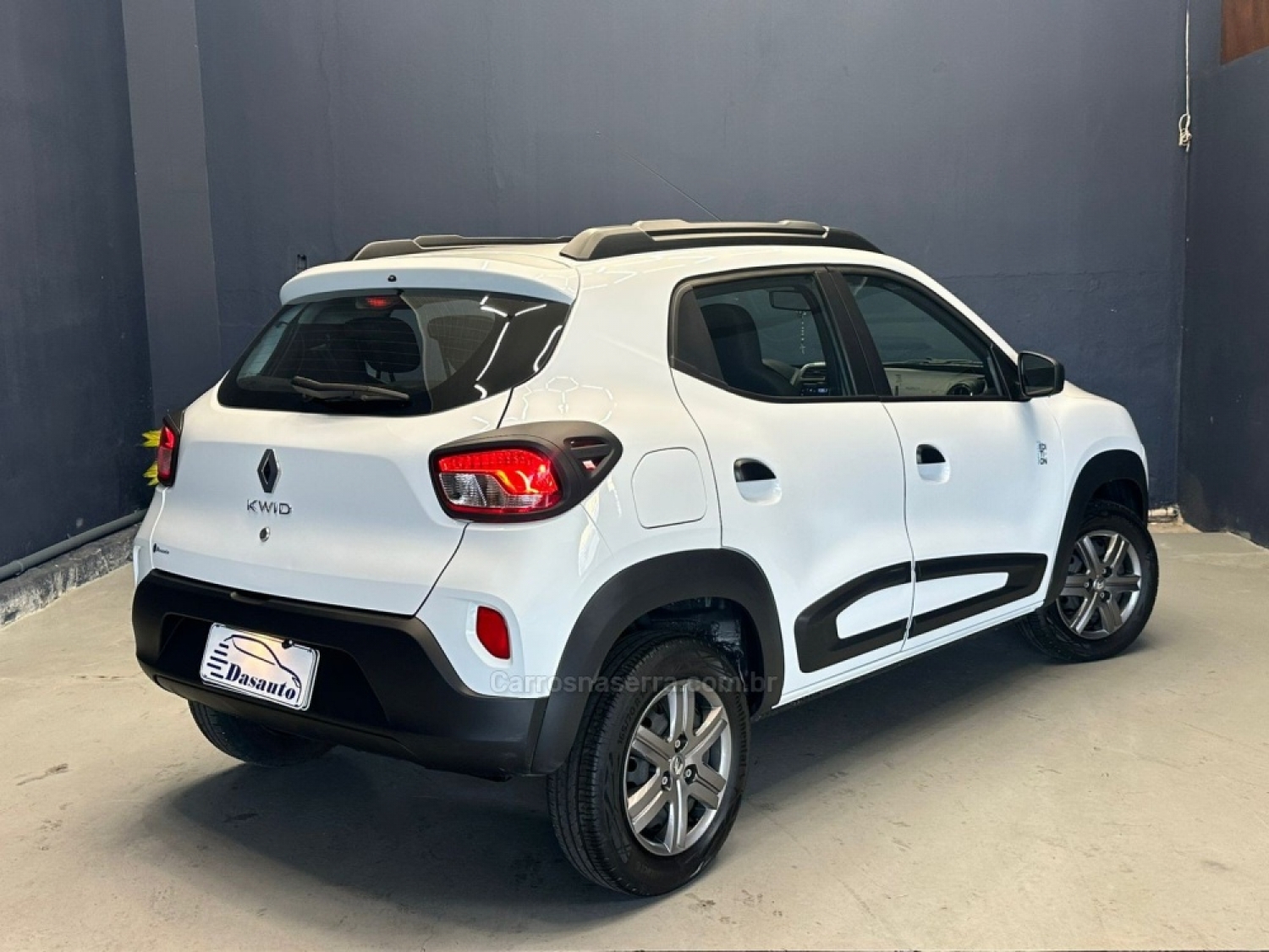 RENAULT - KWID - 2023/2024 - Branca - R$ 63.000,00