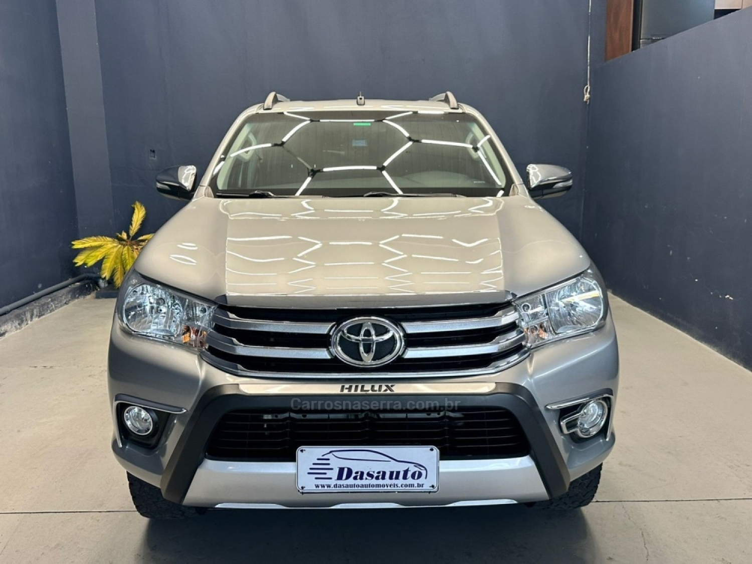 TOYOTA - HILUX - 2017/2017 - Prata - R$ 148.000,00