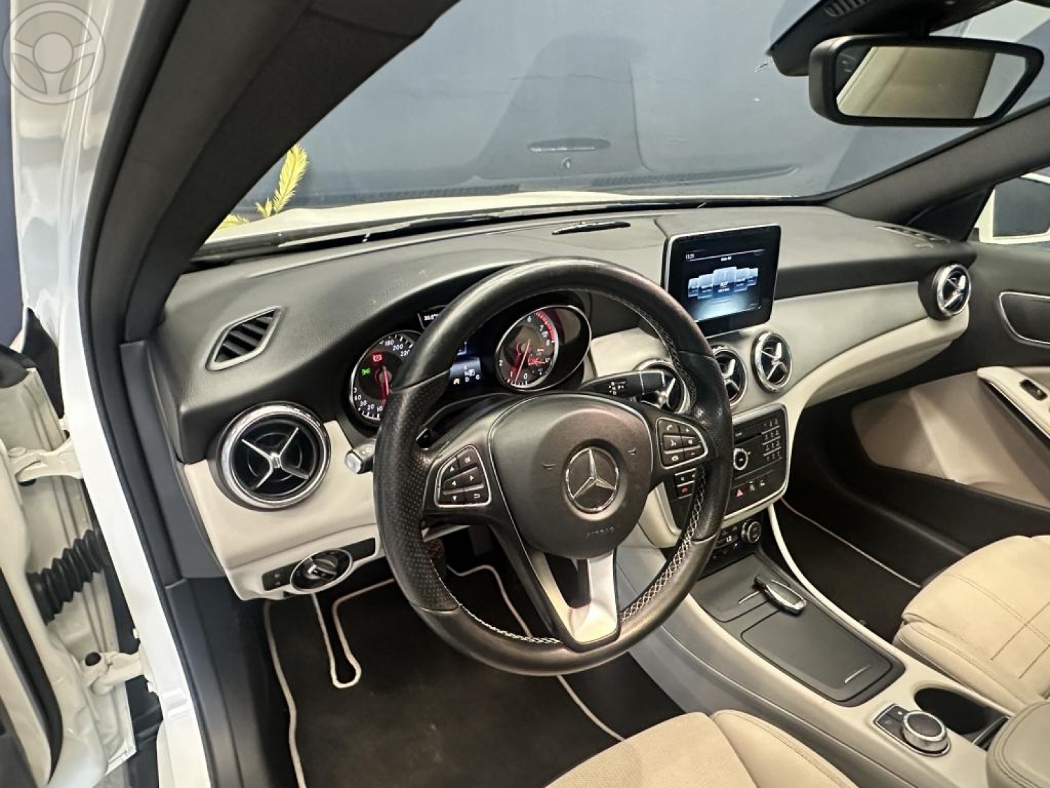 MERCEDES-BENZ - GLA 250 2.0 16V TURBO ENDURO 4P AUTOMÁTICO - 2016/2016 - BRANCA - R$ 128.000,00