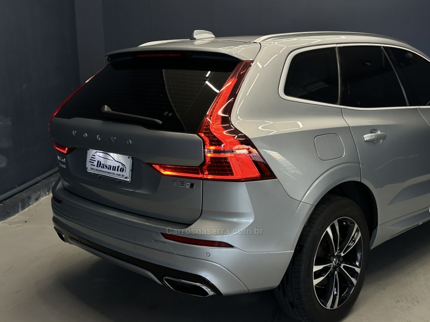 VOLVO - XC60 - 2017/2018 - Prata - R$ 178.000,00