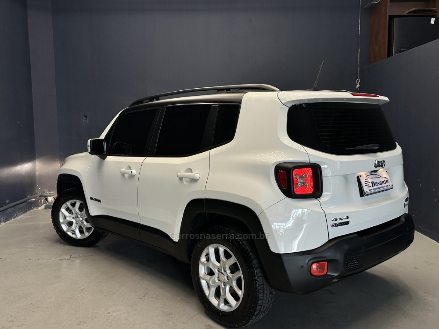 JEEP - RENEGADE - 2015/2016 - Branca - R$ 88.000,00