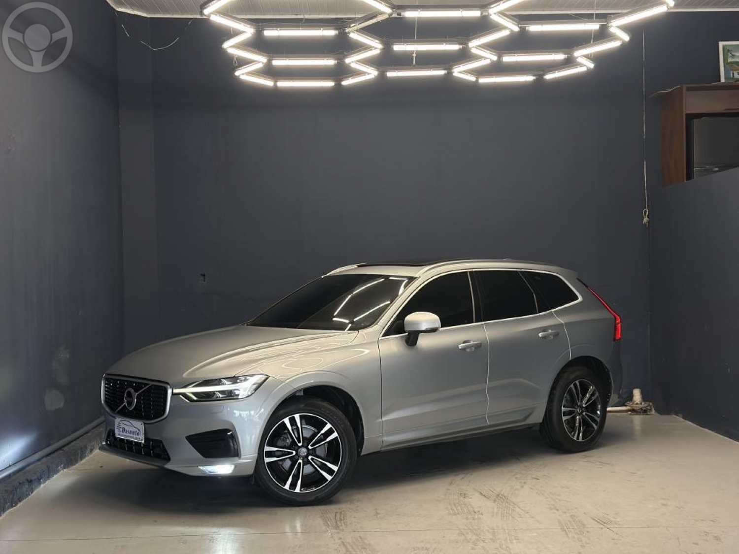 VOLVO - XC60 2.0 T5 R DESIGN TURBO 4P AUTOMÁTICO - 2017/2018 - PRATA - R$ 178.000,00