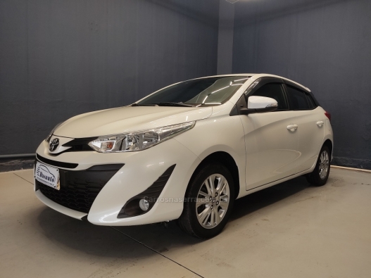 TOYOTA - YARIS - 2018/2019 - Branca - R$ 75.000,00