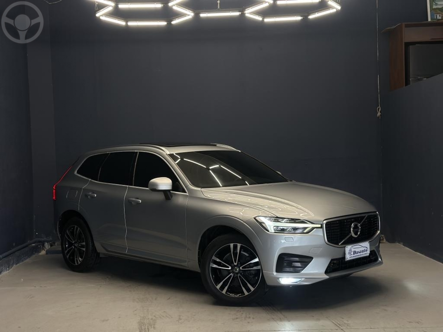 VOLVO - XC60 2.0 T5 R DESIGN TURBO 4P AUTOMÁTICO - 2017/2018 - PRATA - R$ 178.000,00