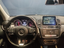 MERCEDES-BENZ - GLE 350D - 2017/2018 - Preta - R$ 228.000,00