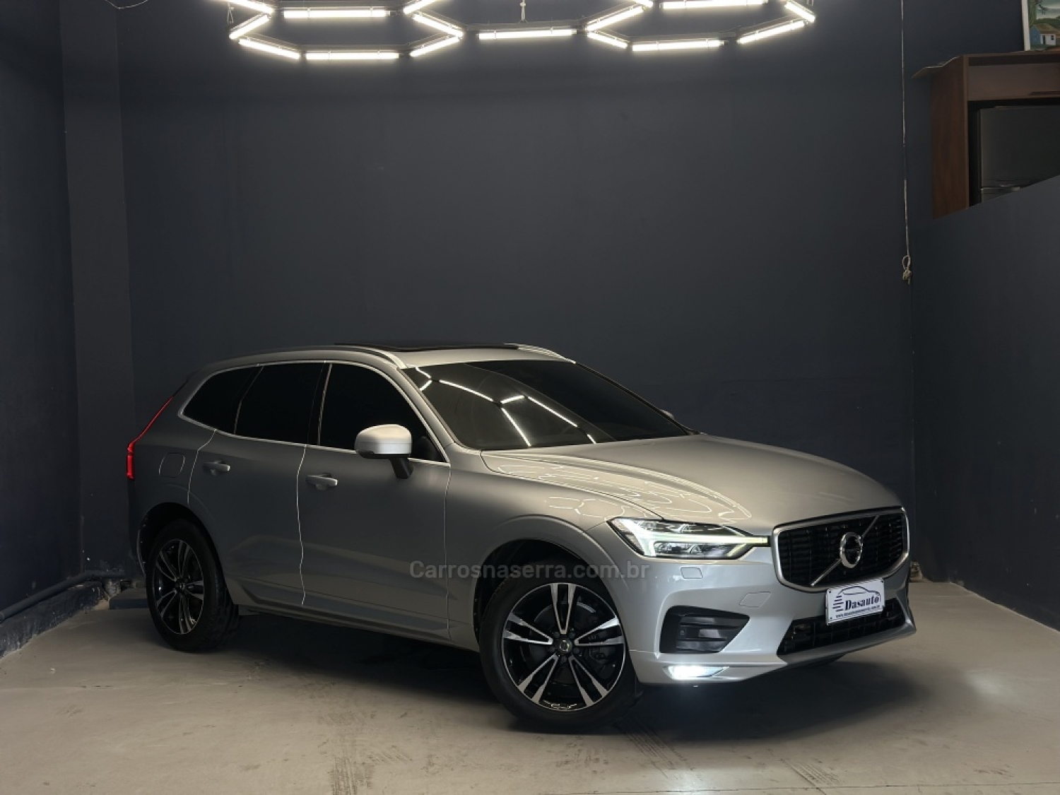 VOLVO - XC60 - 2017/2018 - Prata - R$ 178.000,00