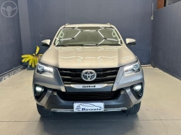 TOYOTA - HILUX SW4 2.8 SRX 4X4 7 LUGARES 16V TURBO INTERCOOLER DIESEL 4P AUTOMÁTICO - 2018/2019 - PRATA - R$ 243.000,00