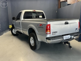 FORD - F-250 3.9 XLT MAX POWER 4X4 CS DIESEL 2P MANUAL - 2006/2007 - PRATA - R$ 158.000,00