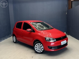 VOLKSWAGEN - FOX 1.0 MI 8V FLEX 4P MANUAL - 2011/2012 - VERMELHA - R$ 32.800,00