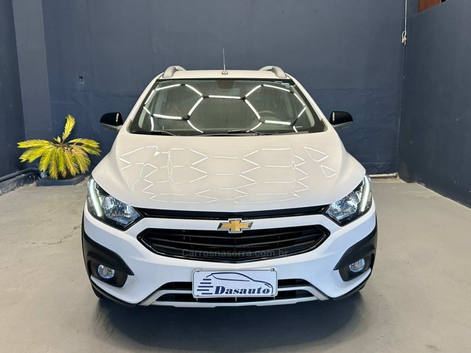 CHEVROLET - ONIX - 2017/2018 - Branca - R$ 75.000,00