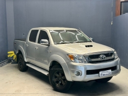 TOYOTA - HILUX - 2006/2006 - Prata - R$ 98.000,00