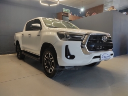 TOYOTA - HILUX - 2017/2018 - Branca - R$ 198.000,00