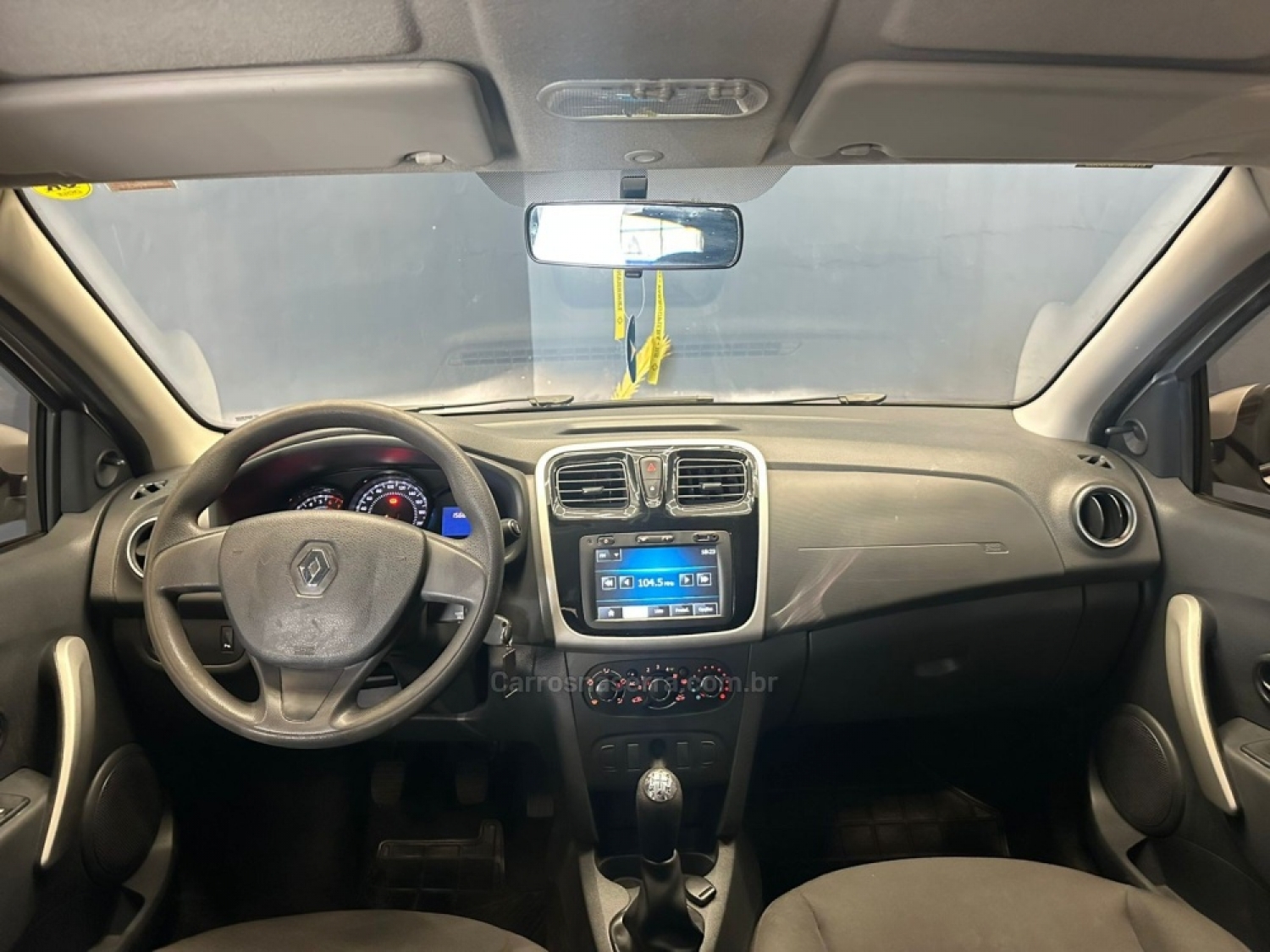 RENAULT - SANDERO - 2014/2015 - Prata - R$ 39.800,00