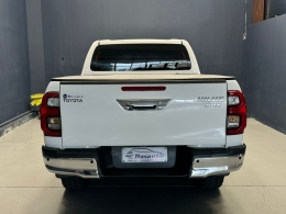 TOYOTA - HILUX - 2017/2018 - Branca - R$ 198.000,00