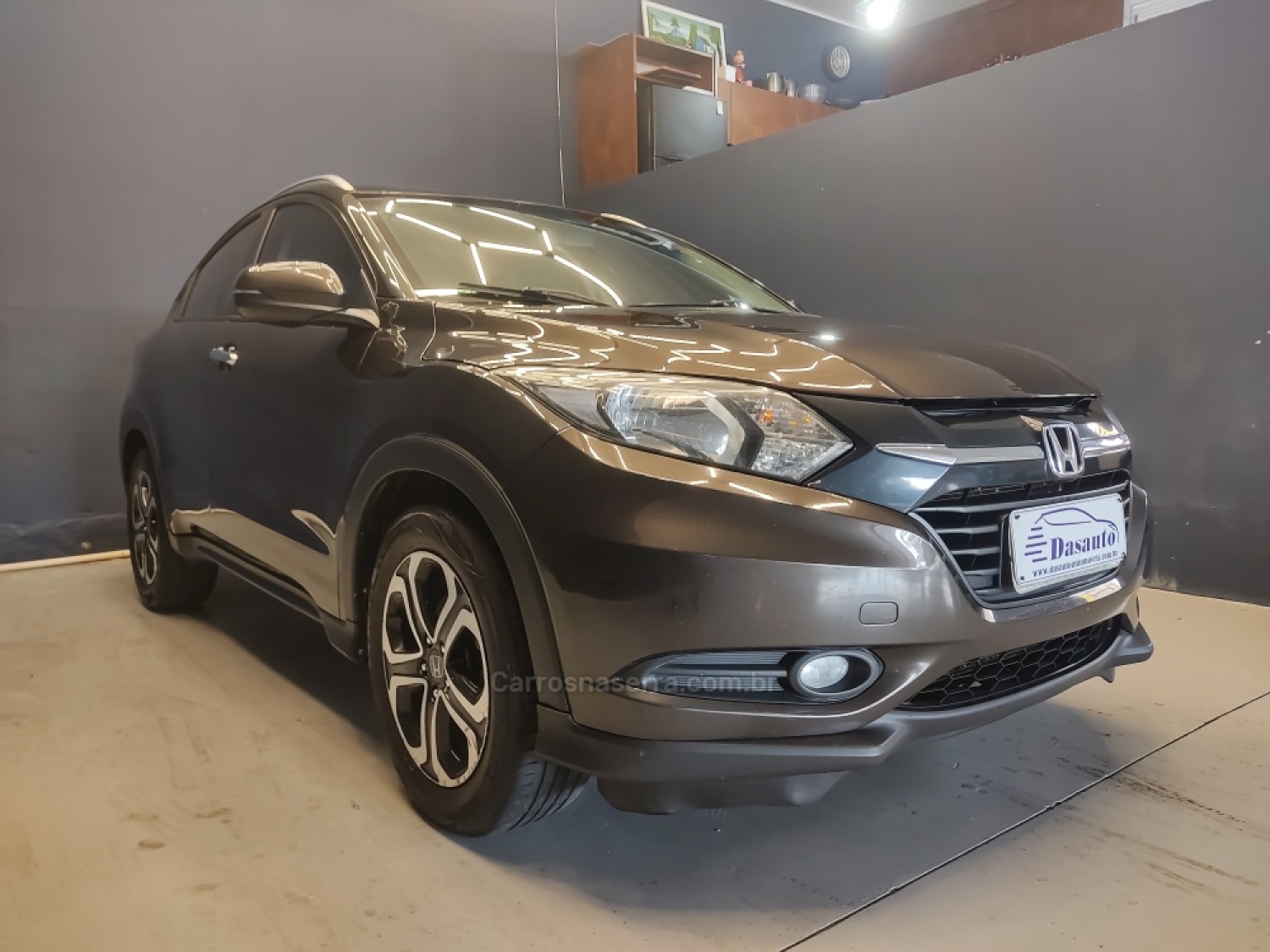 HONDA - HR-V - 2015/2016 - Marrom - R$ 88.800,00