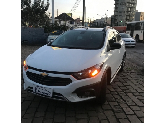 CHEVROLET - ONIX - 2017/2018 - Branca - Sob Consulta