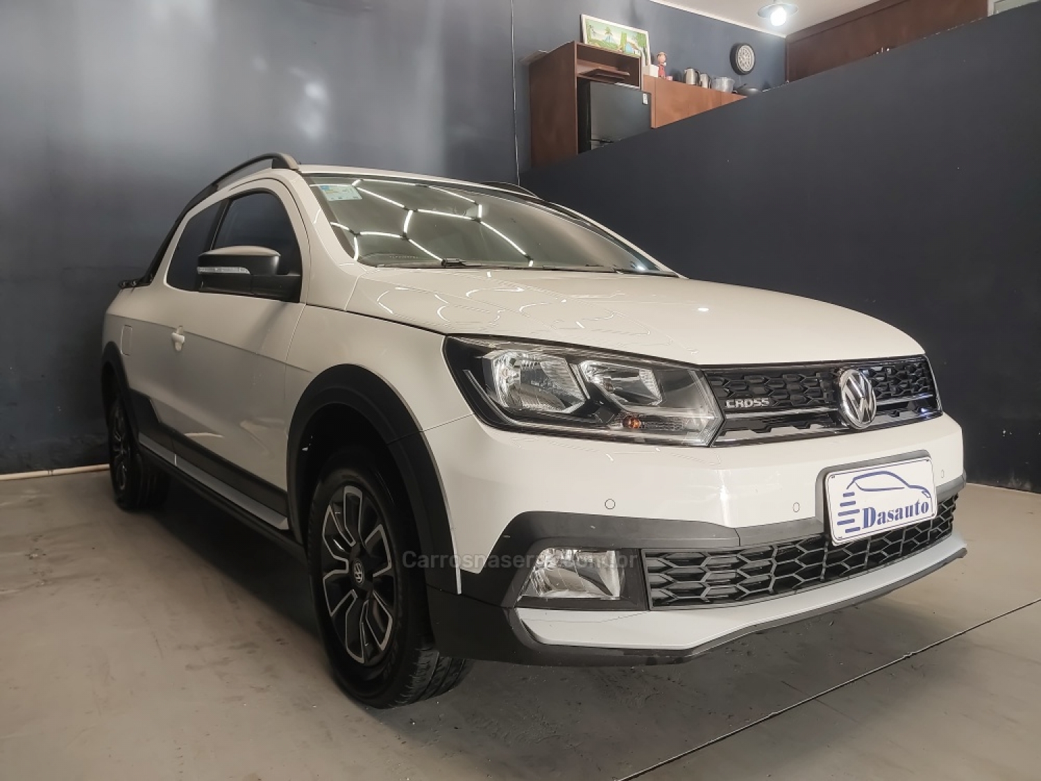 VOLKSWAGEN - SAVEIRO - 2019/2020 - Branca - R$ 93.000,00