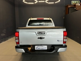 CHEVROLET - S10 - 2012/2013 - Prata - R$ 80.000,00