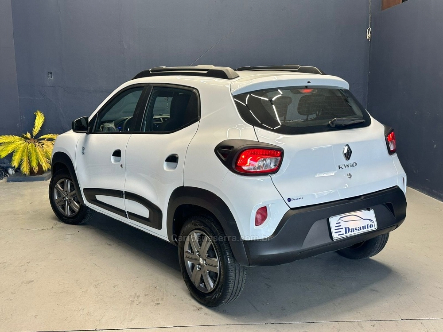 RENAULT - KWID - 2023/2024 - Branca - R$ 63.000,00