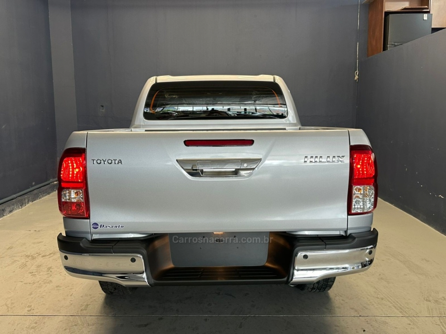 TOYOTA - HILUX - 2025/2025 - Prata - R$ 265.000,00