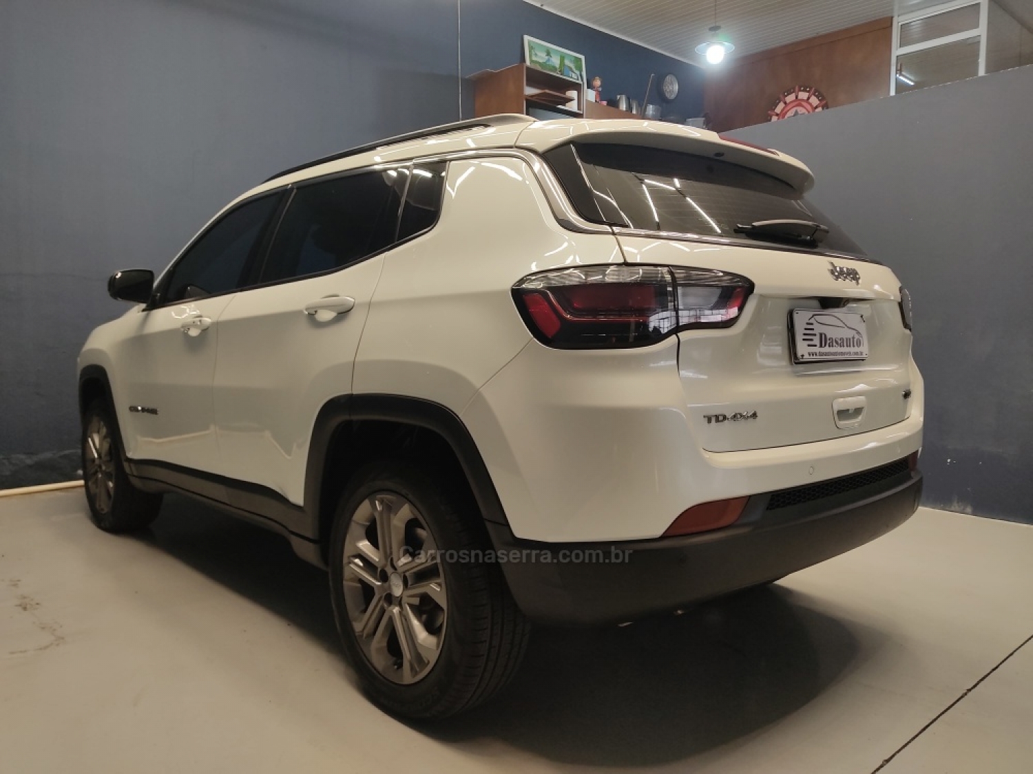 JEEP - COMPASS - 2022/2023 - Branca - R$ 185.900,00