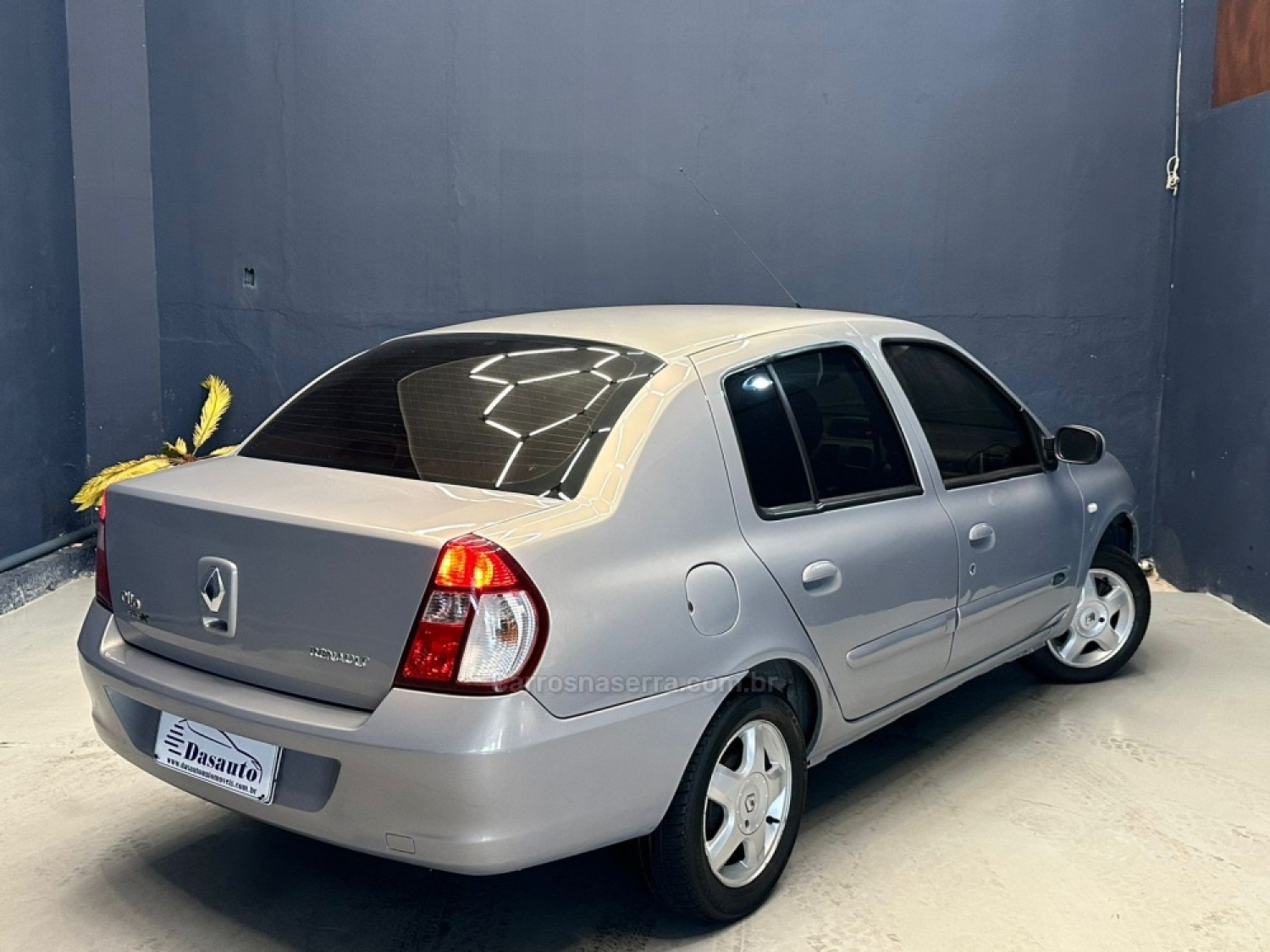 RENAULT - CLIO - 2007/2008 - Bege - R$ 28.000,00