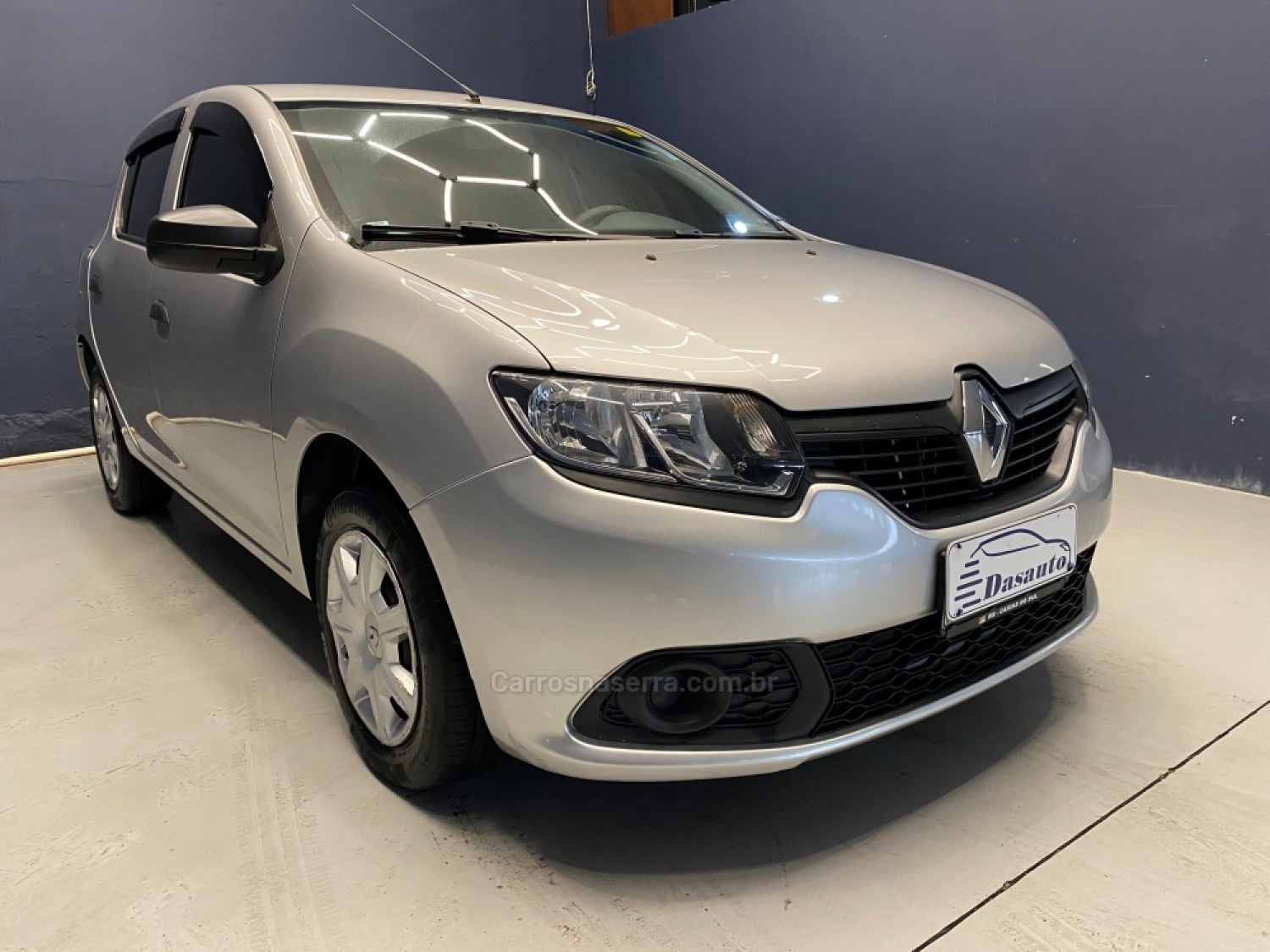 RENAULT - SANDERO - 2017/2018 - Prata - R$ 43.000,00