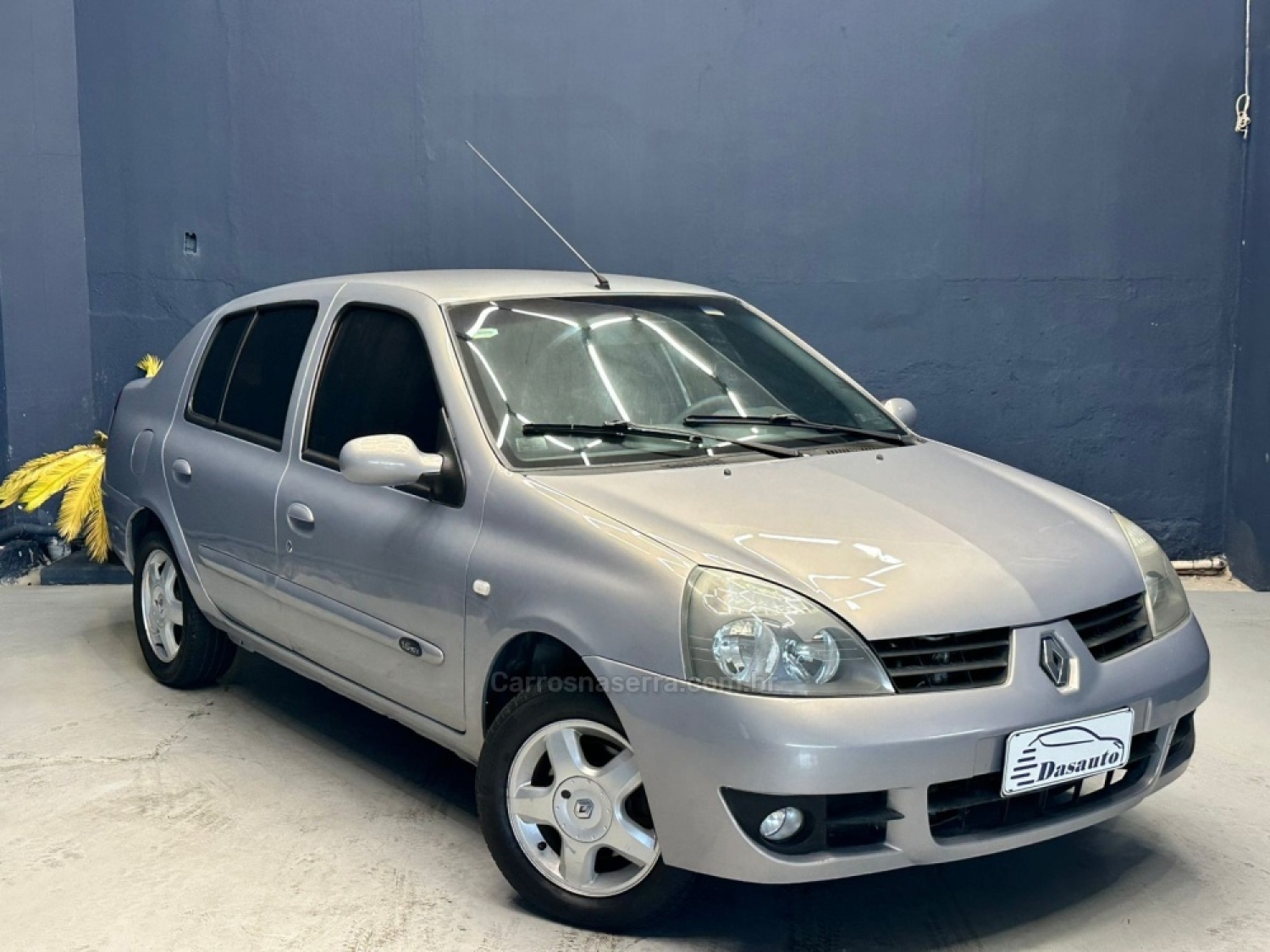 RENAULT - CLIO - 2007/2008 - Bege - R$ 28.000,00