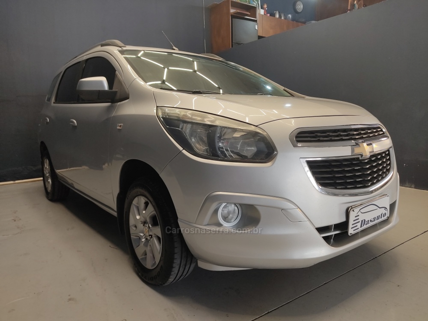 CHEVROLET - SPIN - 2013/2014 - Prata - R$ 55.000,00