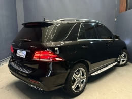 MERCEDES-BENZ - GLE 350D - 2017/2018 - Preta - R$ 228.000,00