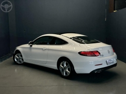 MERCEDES-BENZ - C 180 1.6 CGI COUPE 16V TURBO 2P AUTOMÁTICO - 2017/2018 - BRANCA - R$ 158.000,00