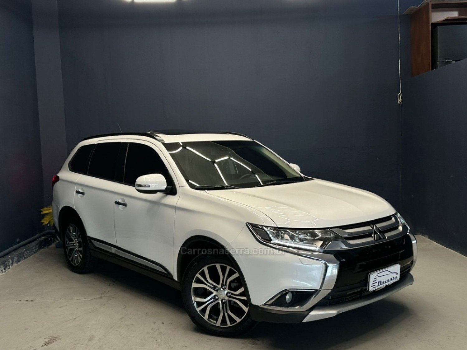 MITSUBISHI - OUTLANDER - 2015/2016 - Branca - R$ 125.000,00