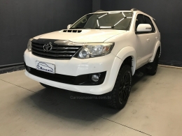 TOYOTA - HILUX SW4 - 2015/2015 - Branca - Sob Consulta