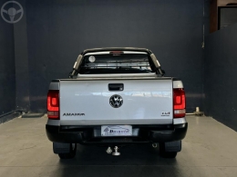 VOLKSWAGEN - AMAROK 2.0 4X4 CS 16V TURBO INTERCOOLER DIESEL 2P MANUAL - 2017/2017 - PRATA - R$ 95.000,00